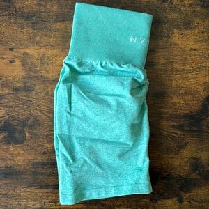 XS NVGTN Mint Scrunch Seamless Shorts